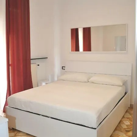 Viale Repubblica 307 2 アパート *